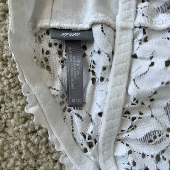 White lace bralette - Picture 3 of 3